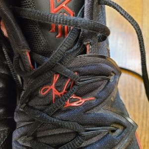 Nike Kyrie size 10